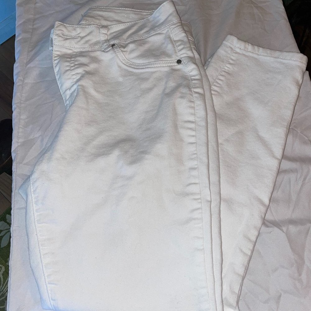 THE White skinny jeans u need